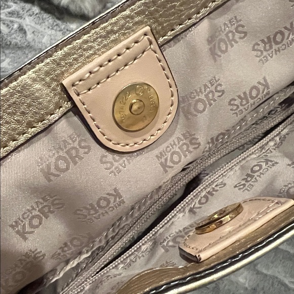 Michael Kors Gold Pebbled Leather Tote with Adjustable Cream Strap - Picture 16 of 17